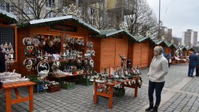 Marie Aichyngerová (75) z Teplic je samovýrovýrovbce vánoční výzdoby a na mostecké trhy jezdí prodávat přes padesát let