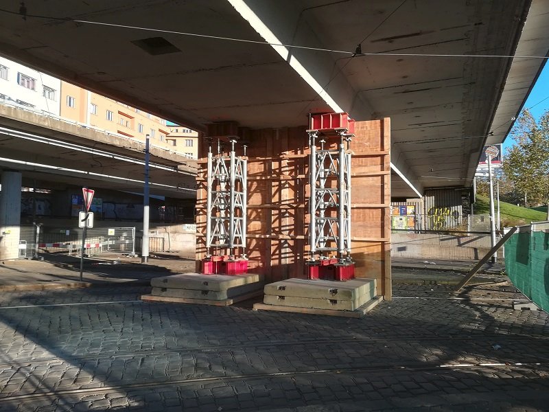 Most v Bubenské ulici bude krátkodobě uzavřen pro tramvaje a auta.