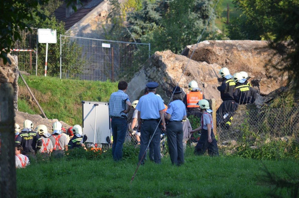 Na místě je i policie.