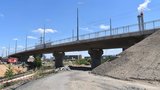 Konečně! Nový most v Plzni zrušil nebezpečný přejezd na Domažlické ulici