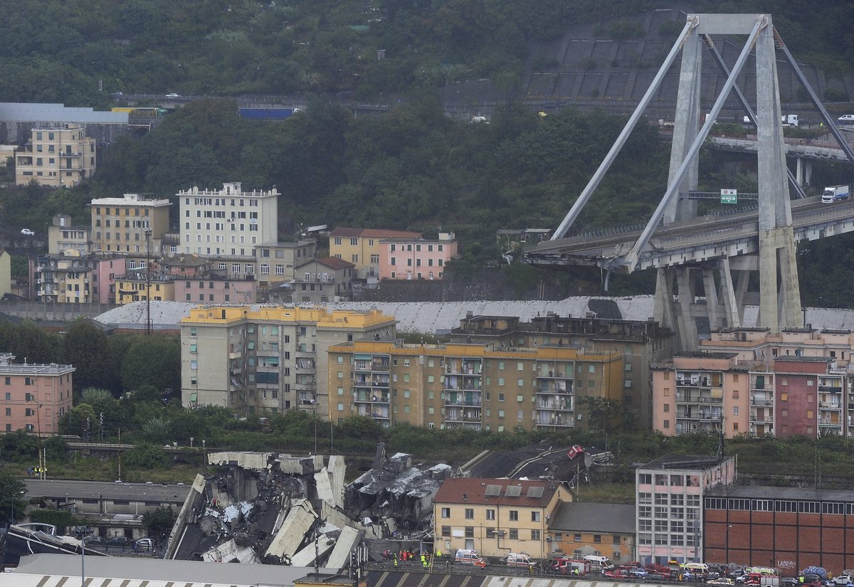 Tragédie v italském Janově - zřítil se dálniční most