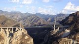 Mexiko má nejvyšší most světa: Vejde se pod něj Eiffelovka