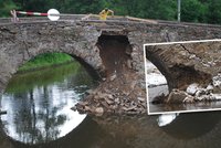 Zřítí se jeden z nejstarších českých kamenných mostů do řeky Sázavy?