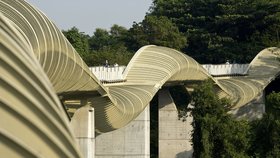 Tento klikatý most mají v Singapuru