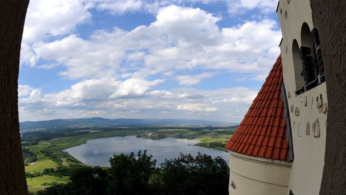 Mostecké jezero se v sobotu po letech příprav otevírá veřejnosti