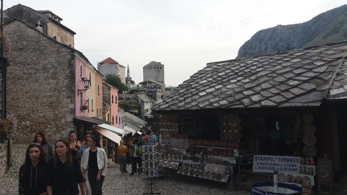 Ve stísněných ulicích starého města se už teď turisté mnohdy vyhýbají jen obtížně. Ve stísněných ulicích starého města se už teď turisté mnohdy vyhýbají jen obtížně.