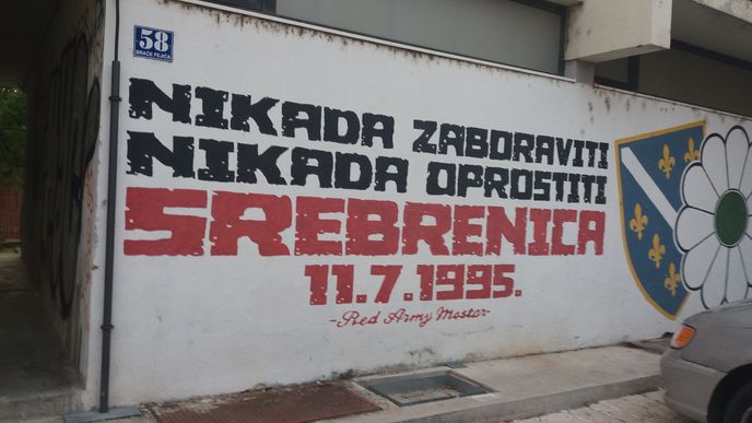 Dozvuky válečných masakrů lze spatřit i zde. Dozvuky válečných masakrů lze spatřit i zde.