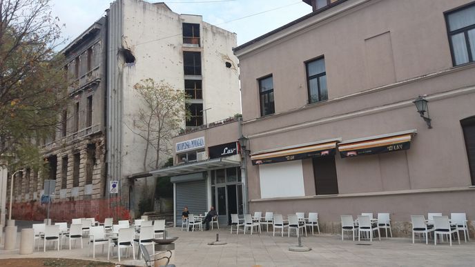 Ne všechny budovy se dočkaly obnovy. Ne všechny budovy se dočkaly obnovy.