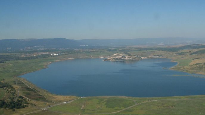 Mostecké jezero čekají dokončovací práce