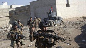 V Mosulu pokračují boje mezi iráckými silami a Islámským státem.