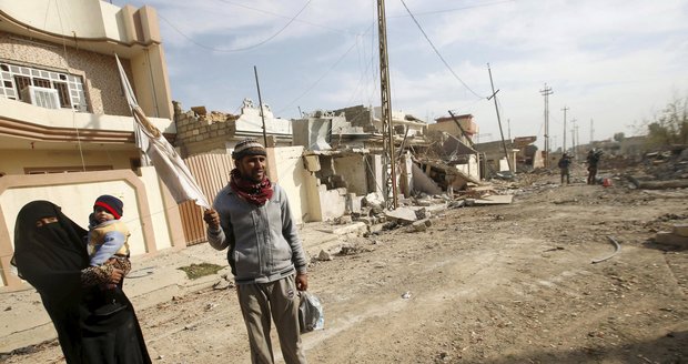 Iráčtí vojáci ovládli další čtvrť v Mosulu. Česko chce do země poslat 10 milionů
