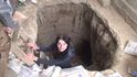 Češky Klicperová, Kutilová a Štuková točily a fotily v tunelech, které pod Mosulem vyhloubili bojovníci ISIS