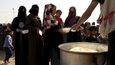 jak vypadá situace kolem Mosulu, charitativní organizace nabízí místním jídlo