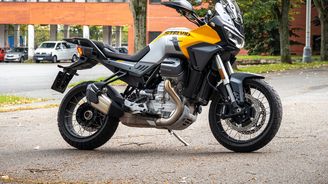 Guzzi pro alpská stoupání. Technologií nabité cestovní enduro s italskou estetikou jezdce jen tak neunaví Guzzi pro alpská stoupání. Technologií nabité cestovní enduro s italskou estetikou jezdce jen tak neunaví