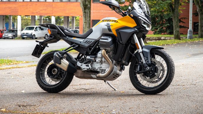 Robustní stroj zaujme kromě jiného jednostrannou zadní kyvnou vidlicí. Robustní stroj zaujme kromě jiného jednostrannou zadní kyvnou vidlicí.