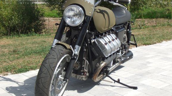 Moto Guzzi s osmiválcem z Tatry 603? Tuhle bláznivou motorku postavil jeden šikovný Němec
