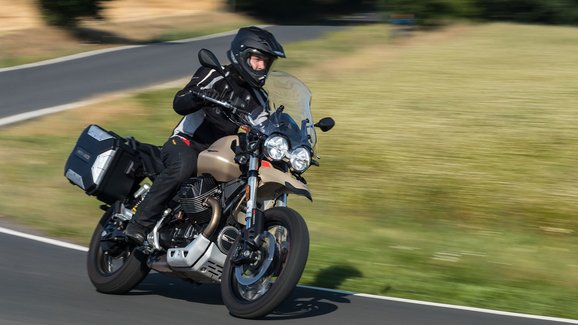 Test Moto Guzzi V85 TT Travel: Nespěchejte, užívejte!