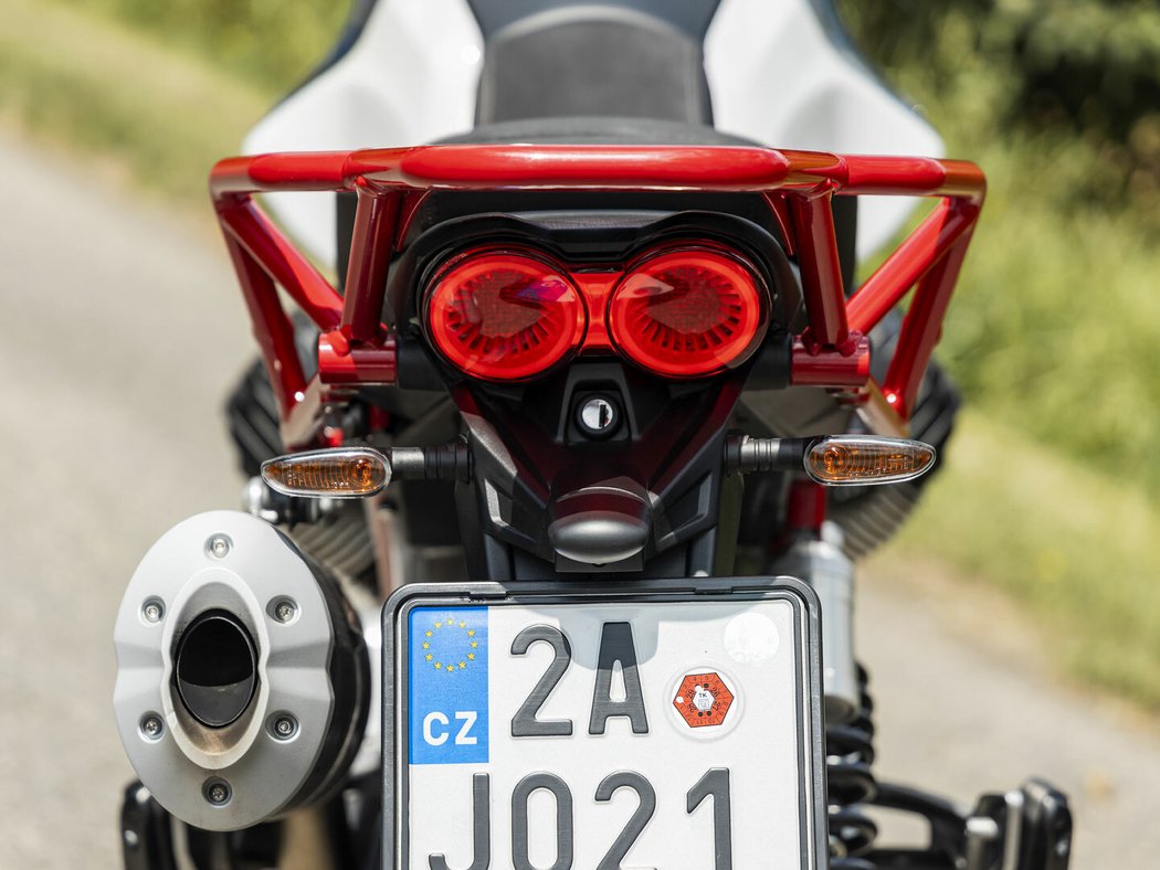 Moto Guzzi V85TT Evocative Graphic