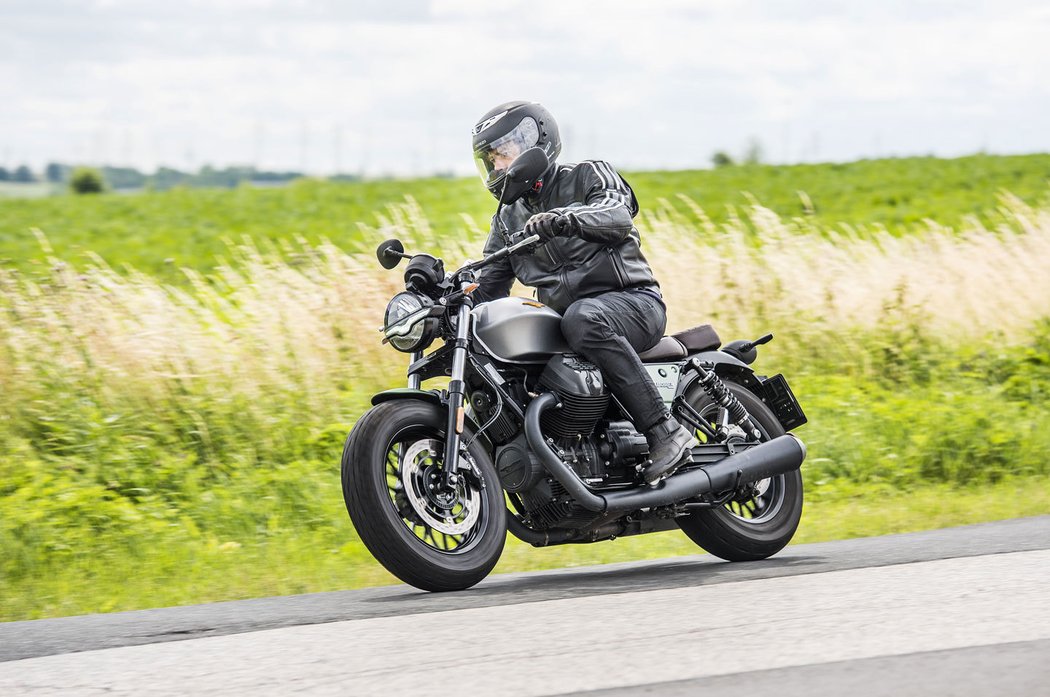 Moto Guzzi V9 Bobber Centenari