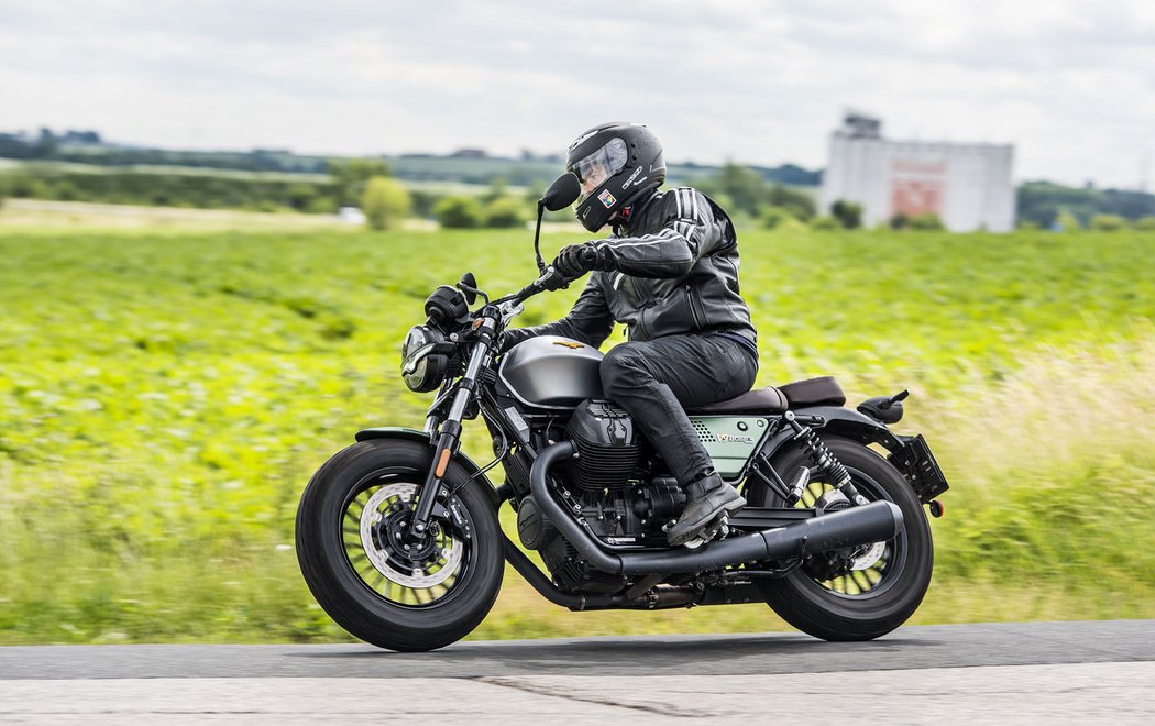 Moto Guzzi V9 Bobber Centenari