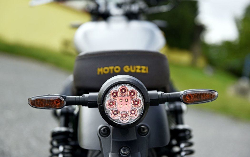 Moto Guzzi V9 Bobber Centenari