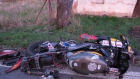 Při nehodě motocyklu se na Klatovsku vážně zranil spolujezdec.