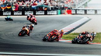 Motory burácí, adrenalin prýští až na tribuny. Závody MotoGP ovládnou Masarykův okruh! Motory burácí, adrenalin prýští až na tribuny. Závody MotoGP ovládnou Masarykův okruh!
