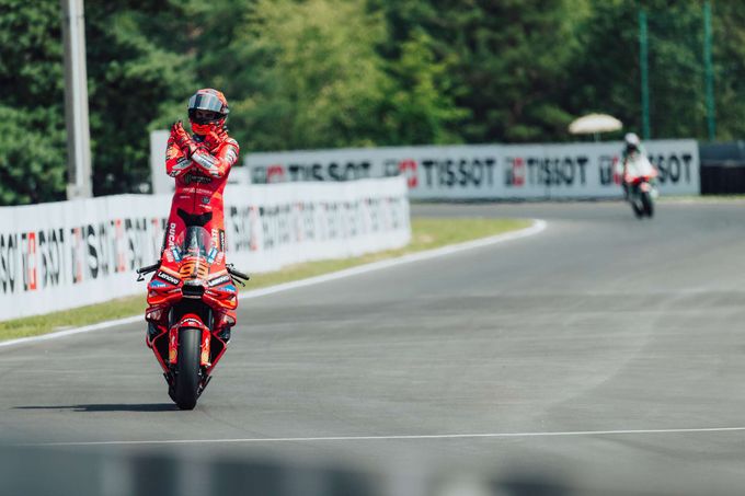 360 km/h bez ochrany. Co všechno musí přežít jezdec MotoGP? 360 km/h bez ochrany. Co všechno musí přežít jezdec MotoGP?