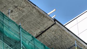 Poničený dětský pavilon B