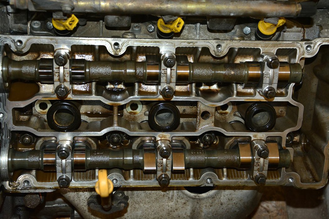 U novějších motorů 24V starosti s ventilovou vůlí a částečně i s opotřebením vaček odpadají. Ventilové vůle vymezuje hydraulika.