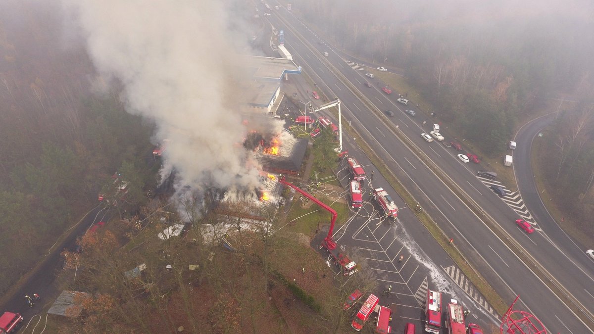 Na D10 hořel motorest Čtyři kameny