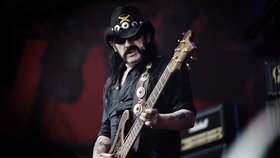 Zpěvák skupiny Motörhead Lemmy Kilmister zemřel na rakovinu.