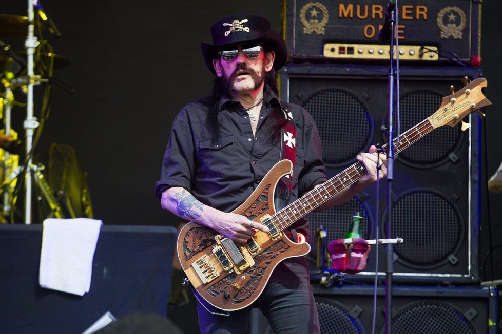 Lemmy Kilmister zemřel na agresivní formu rakoviny.