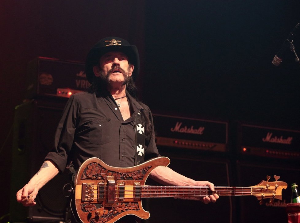 Lemmy Kilmister zemřel na agresivní formu rakoviny.