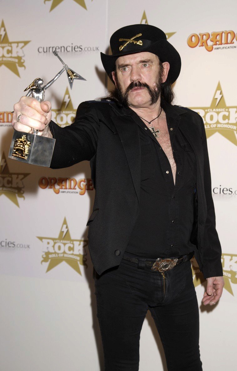 Lemmy Kilmister zemřel na agresivní formu rakoviny.