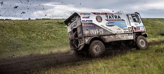 Pilot týmu TATRA Buggyra Racing Martin Kolomý vyhrál úvodní etapu Silk Way Rally.