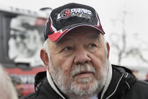 Karel Loprais utkvěl v paměti také svými hláškami. Karel Loprais utkvěl v paměti také svými hláškami.