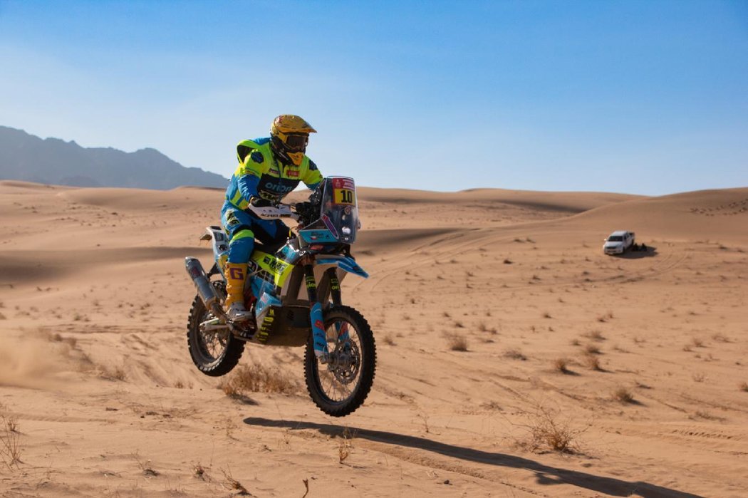 Motocyklista Martin Michek vstoupil do Dakaru čtrnáctým místem.