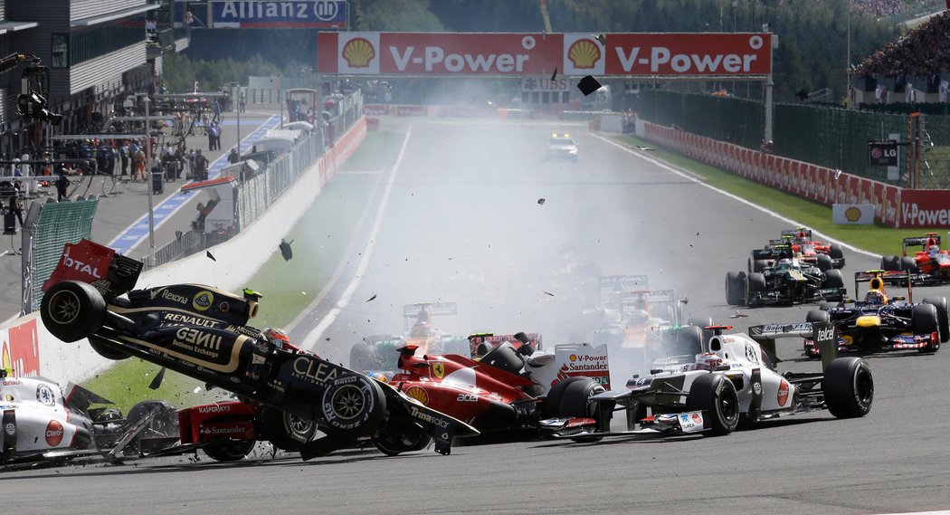 Francouz Romain Grosjean s Lotusem zavinil v neděli ve Spa velkou havárii čtyř monopostů, kvůli karambolu nedokončil závod třeba Španěl Fernando Alonso s Ferrari