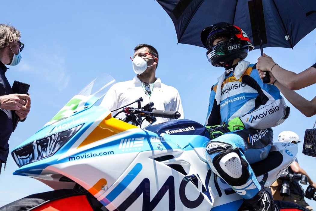 Český motocyklový závodník Oliver König má za sebou první závod v italském Misanu.