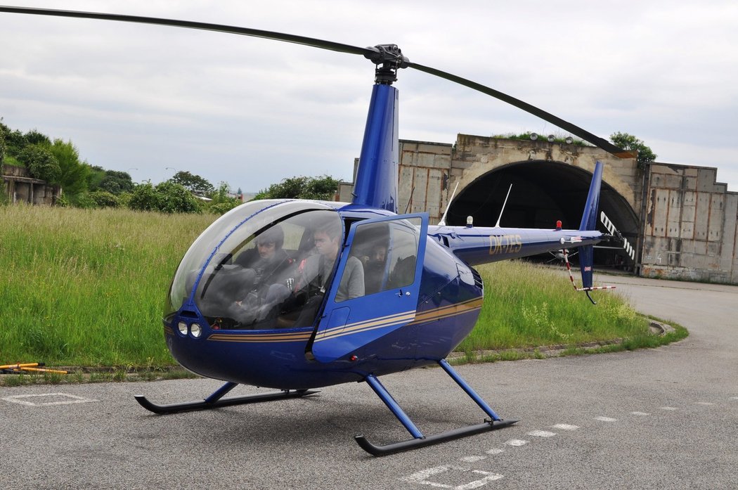 Takový vrtulník stojí 8 milionů korun, hodinový pronájem vyjde na 21 tisíc.