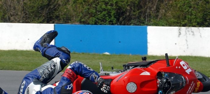 Tragická nehoda na závodech v Brně stála život dva motocyklisty