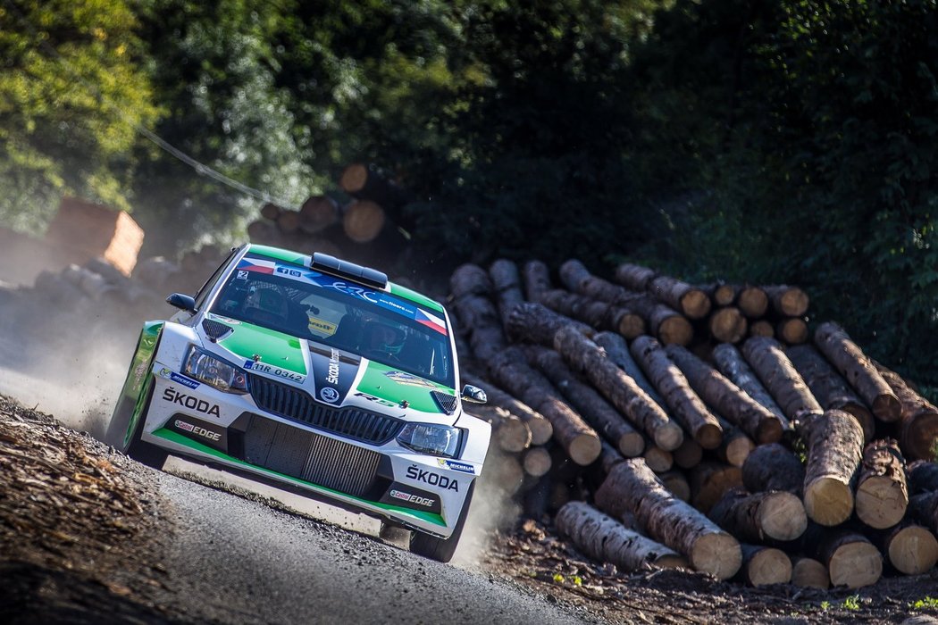 Továrního pilota Škody potkaly během Barum rally jen tři kritické momenty. Všechny ustál a nakonec zvítězil.