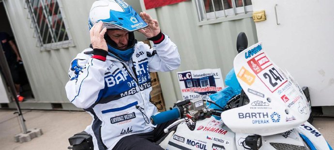 Závodníci týmu Barth Racing budou mít na Dakaru o motivaci navíc.