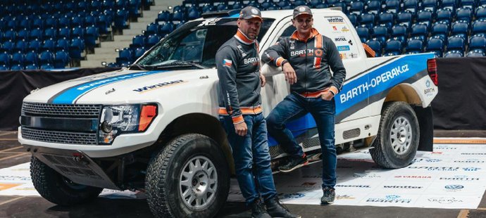 Při své čtvrté účasti vysílá závodní tým BARTH Racing na slavnou Rallye Dakar premiérově i ostrý soutěžní vůz. Za volant Fordu F150 Evo usedne autokrosový harcovník Boris Vaculík, navigovat jej bude neméně zkušený Martin Plechatý. 