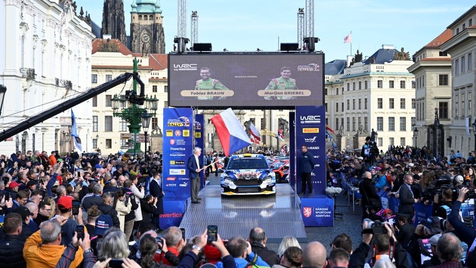 Slavnostní start Středoevropské rallye