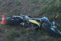 Další tragická nehoda na Strakonicku: Motorkář zemřel po střetu s autem