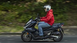 Mototest Hondy PCX125 DX – Legenda ve vrcholné kondici Mototest Hondy PCX125 DX – Legenda ve vrcholné kondici