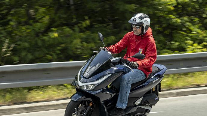 Honda PCX125 DX, dlouhodobý bestseller značky. Honda PCX125 DX, dlouhodobý bestseller značky.