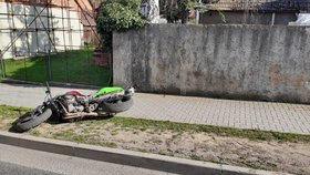 Motorkář na Plzeňsku ujížděl policii, stroj byl nahlášen jako kradený v Německu v roce 2019.